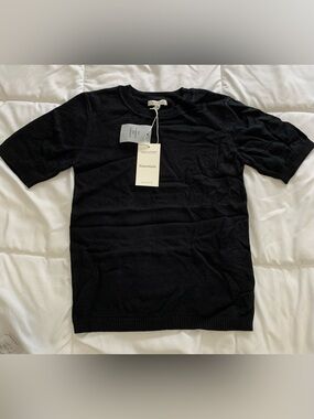 New dynamite sweater Tee Size Medium